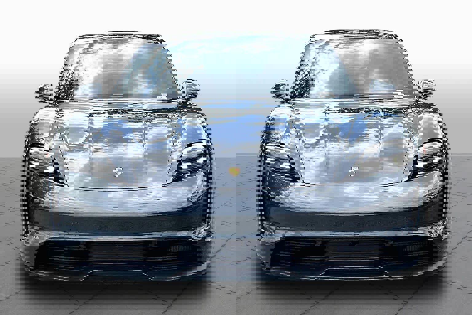 Used 2023 Porsche Taycan image 3