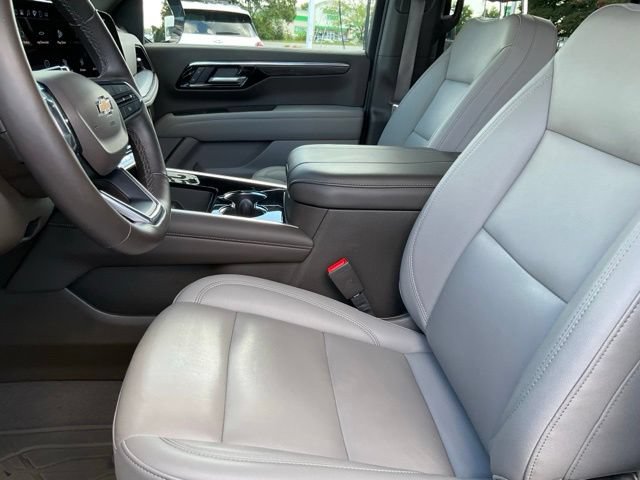 Certified 2025 Chevrolet Suburban LT w/ Comfort Package AWD/4WD image 5