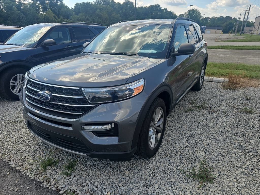 Used 2023 Ford Explorer XLT w/ Equipment Group 202A AWD/4WD image 3