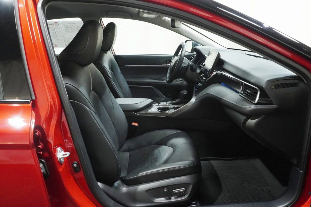 Used 2021 Toyota Camry XSE image 11
