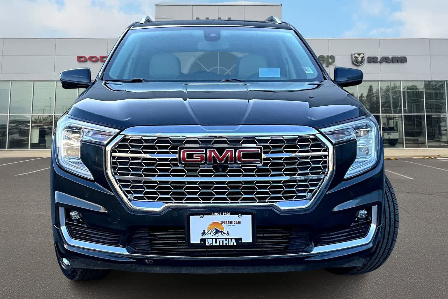 Used 2022 GMC Terrain Denali w/ Denali Premium Package AWD/4WD image 6