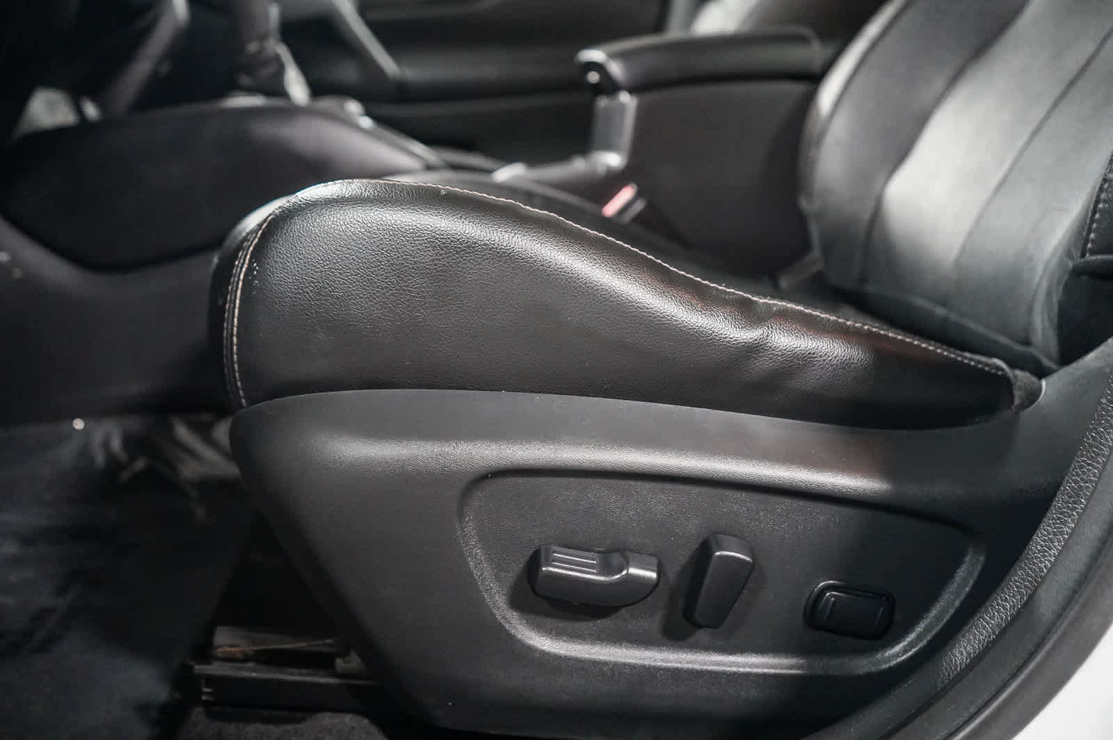 Used 2019 Nissan Rogue SL w/ Premium Package FWD image 19