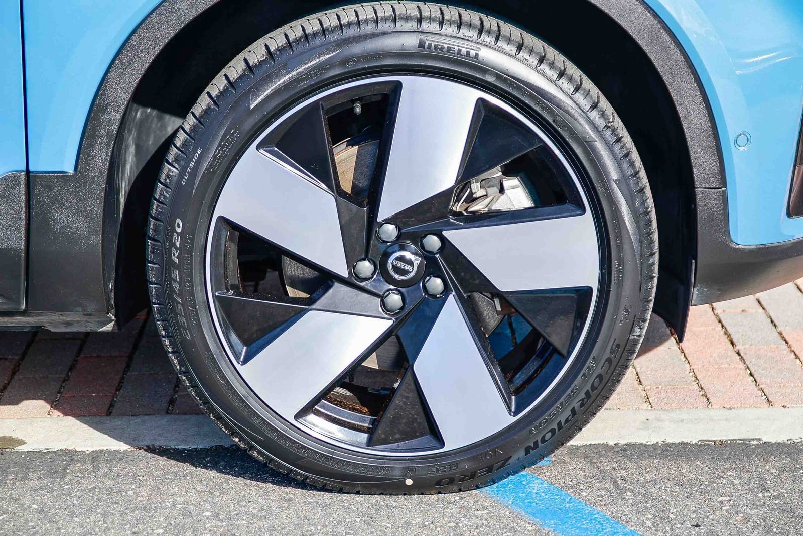 Used 2023 Volvo XC40 Recharge Ultimate w/ Protection Package Premier AWD/4WD image 11