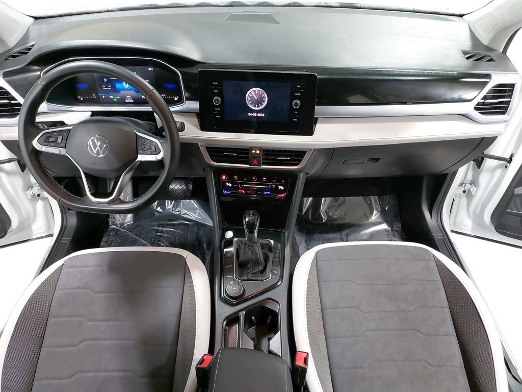 Used 2025 Volkswagen Taos SE image 9