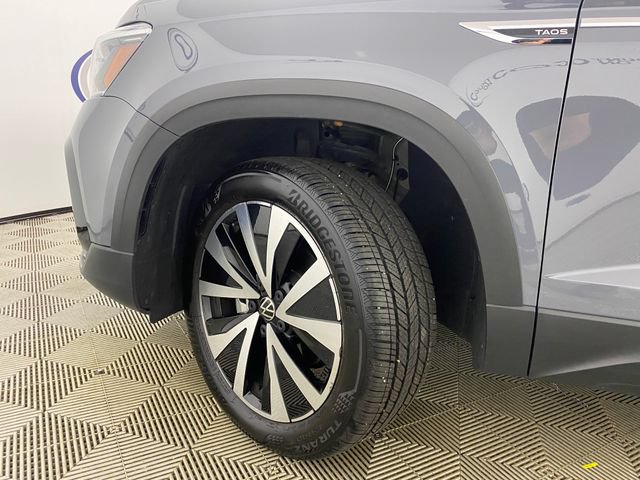 Used 2023 Volkswagen Taos SE w/ Panoramic Sunroof Package AWD/4WD image 23