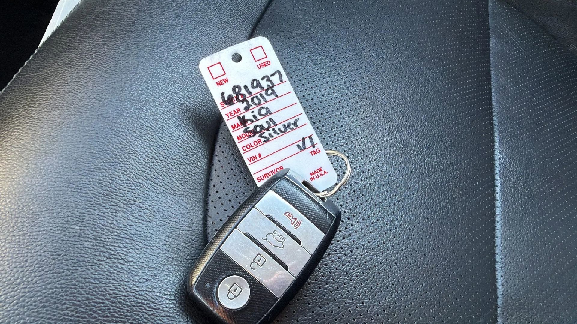 Used 2019 Kia Soul + w/ Primo Package FWD image 32