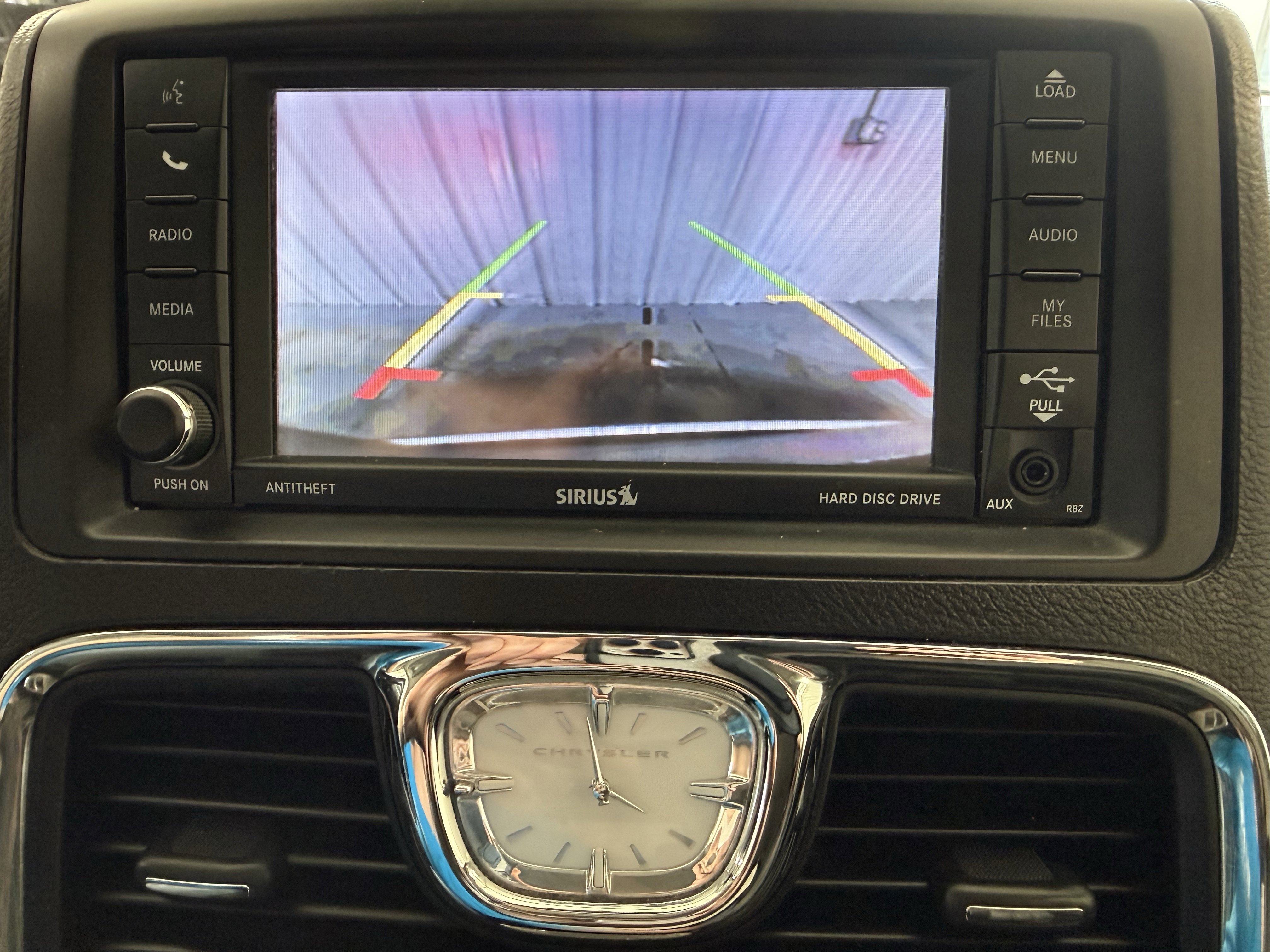 Used 2016 Chrysler Town & Country Touring FWD image 4
