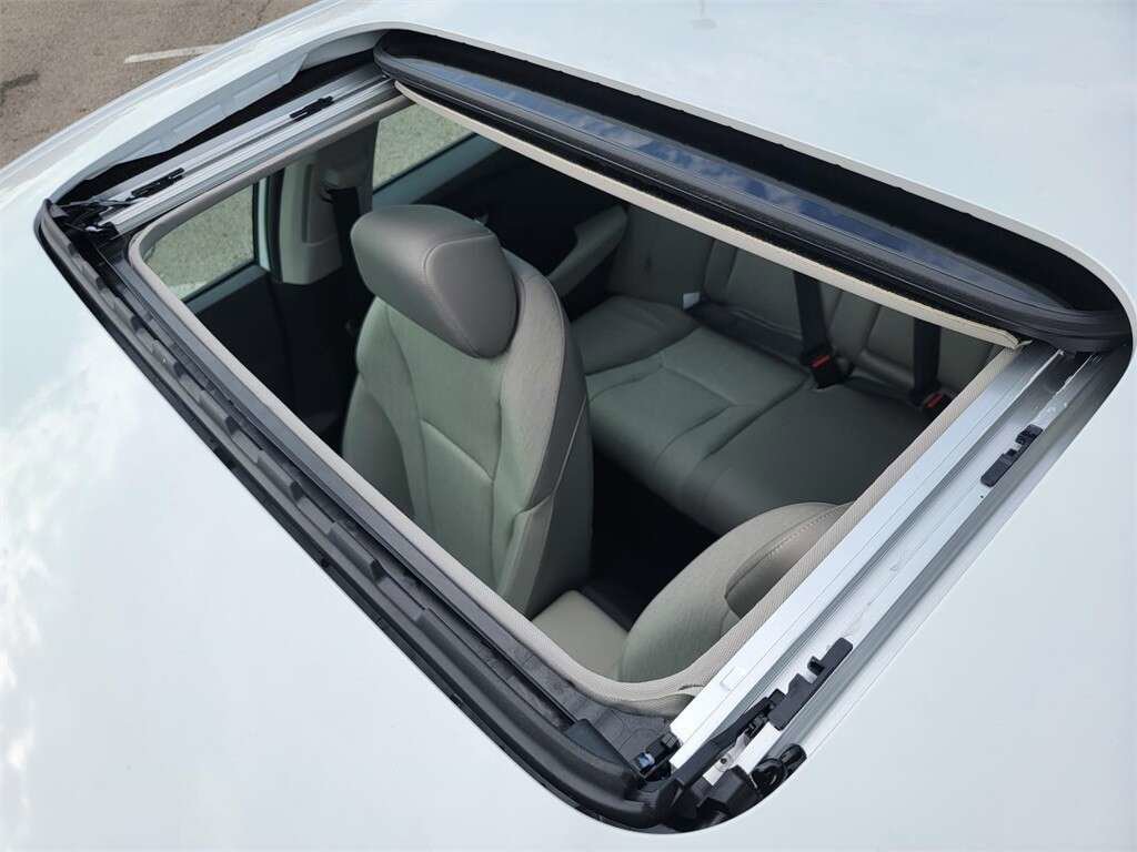 Used 2023 Honda Accord EX image 2