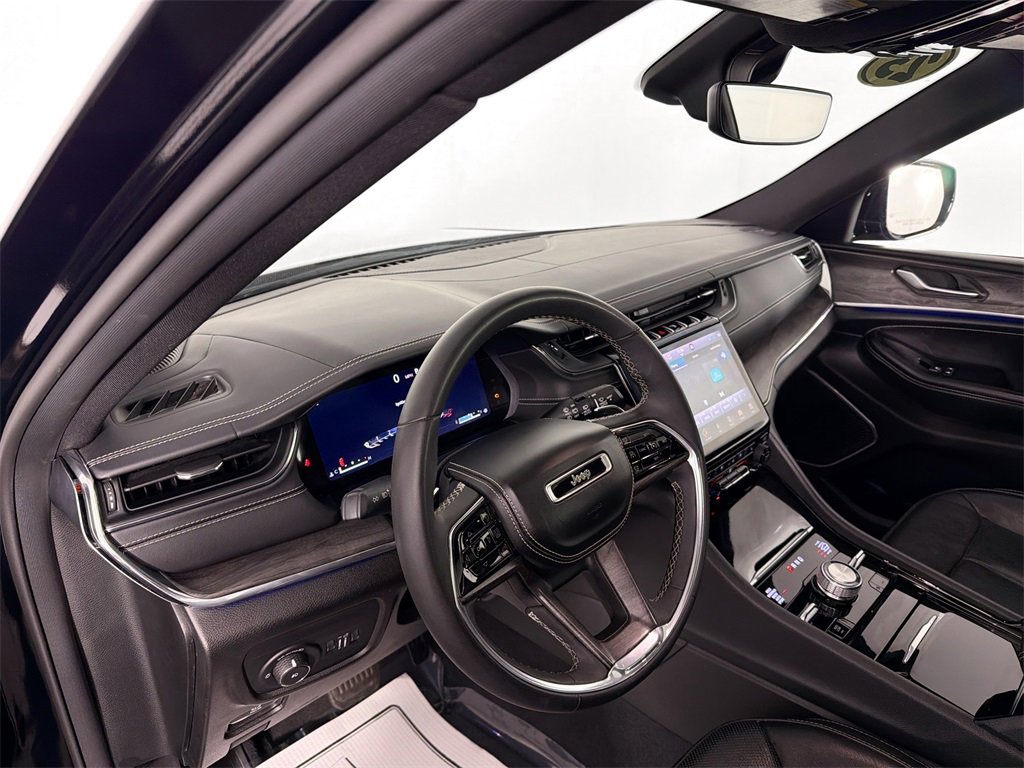 Used 2023 Jeep Grand Cherokee Overland image 9