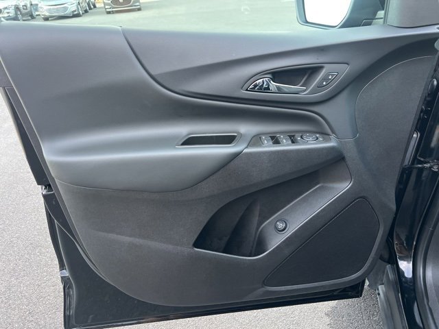 Used 2023 Chevrolet Equinox LT w/ Driver Convenience Package image 17