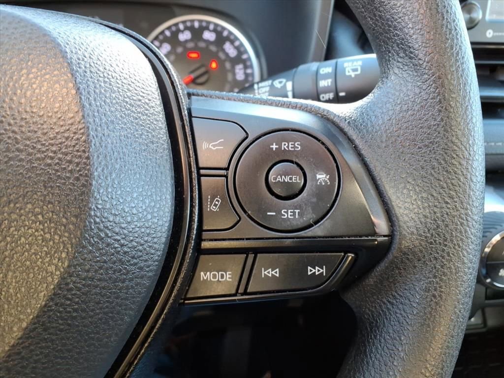 Used 2022 Toyota RAV4 XLE image 19