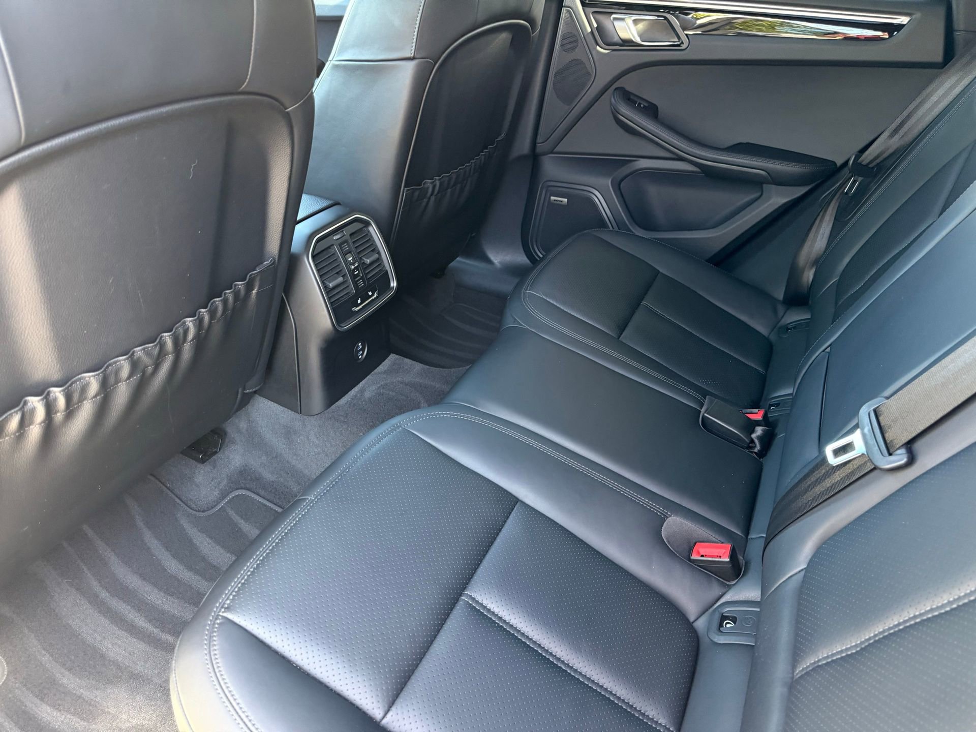 Used 2024 Porsche Macan image 31