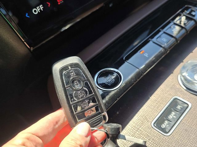 Certified 2025 Lincoln Navigator Reserve image 18