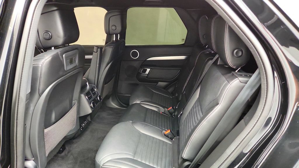 Used 2024 Land Rover Discovery Dynamic SE AWD/4WD image 21