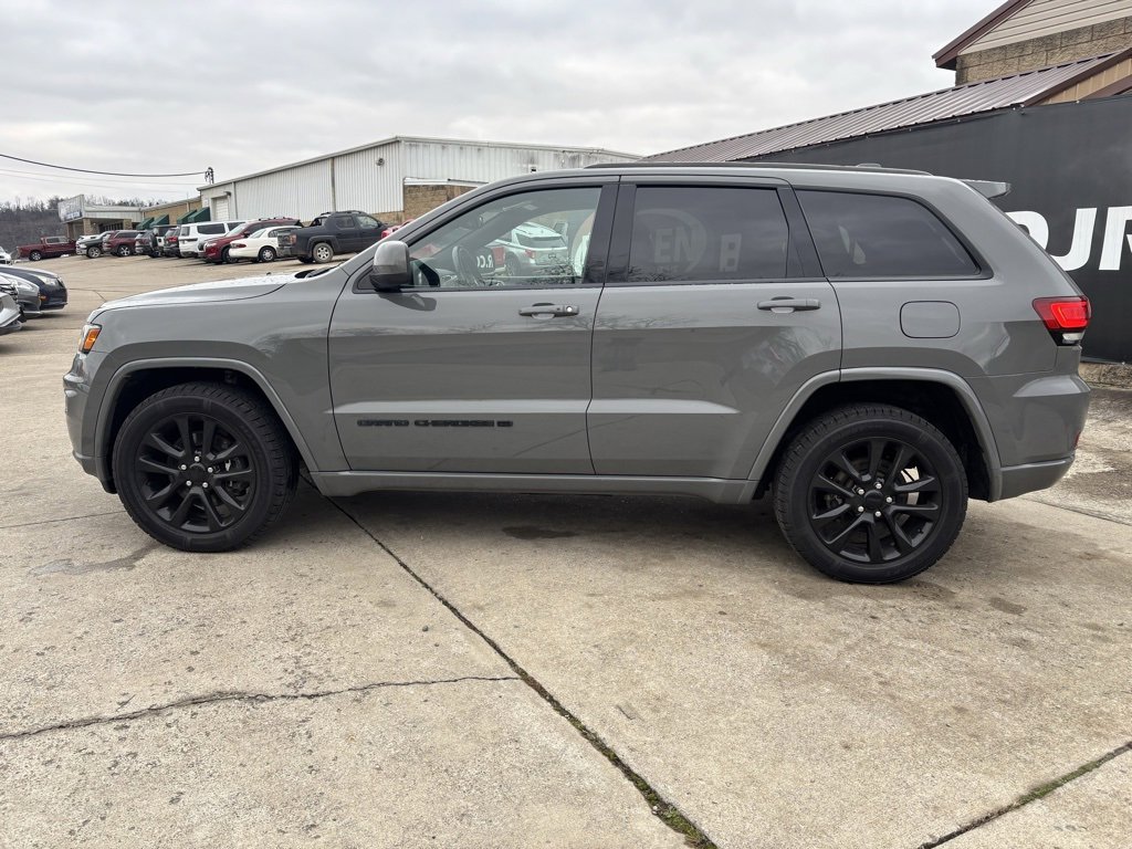 Used 2022 Jeep Grand Cherokee Laredo X image 4
