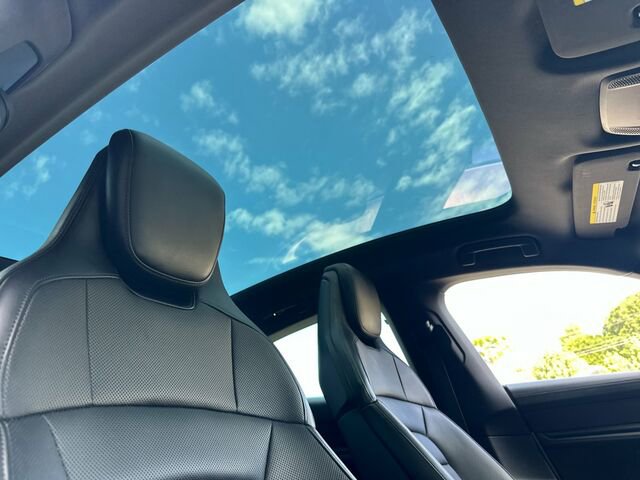 Used 2023 Porsche Taycan image 19