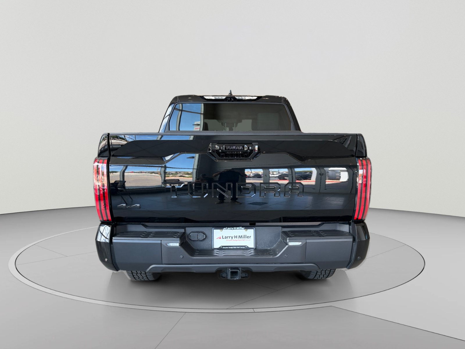 Used 2024 Toyota Tundra Limited AWD/4WD image 4