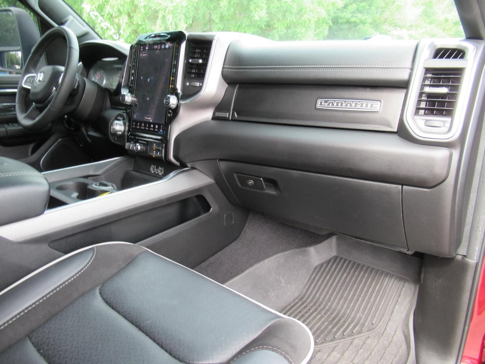 Used 2025 RAM 1500 Laramie w/ Sport Appearance Package AWD/4WD image 11
