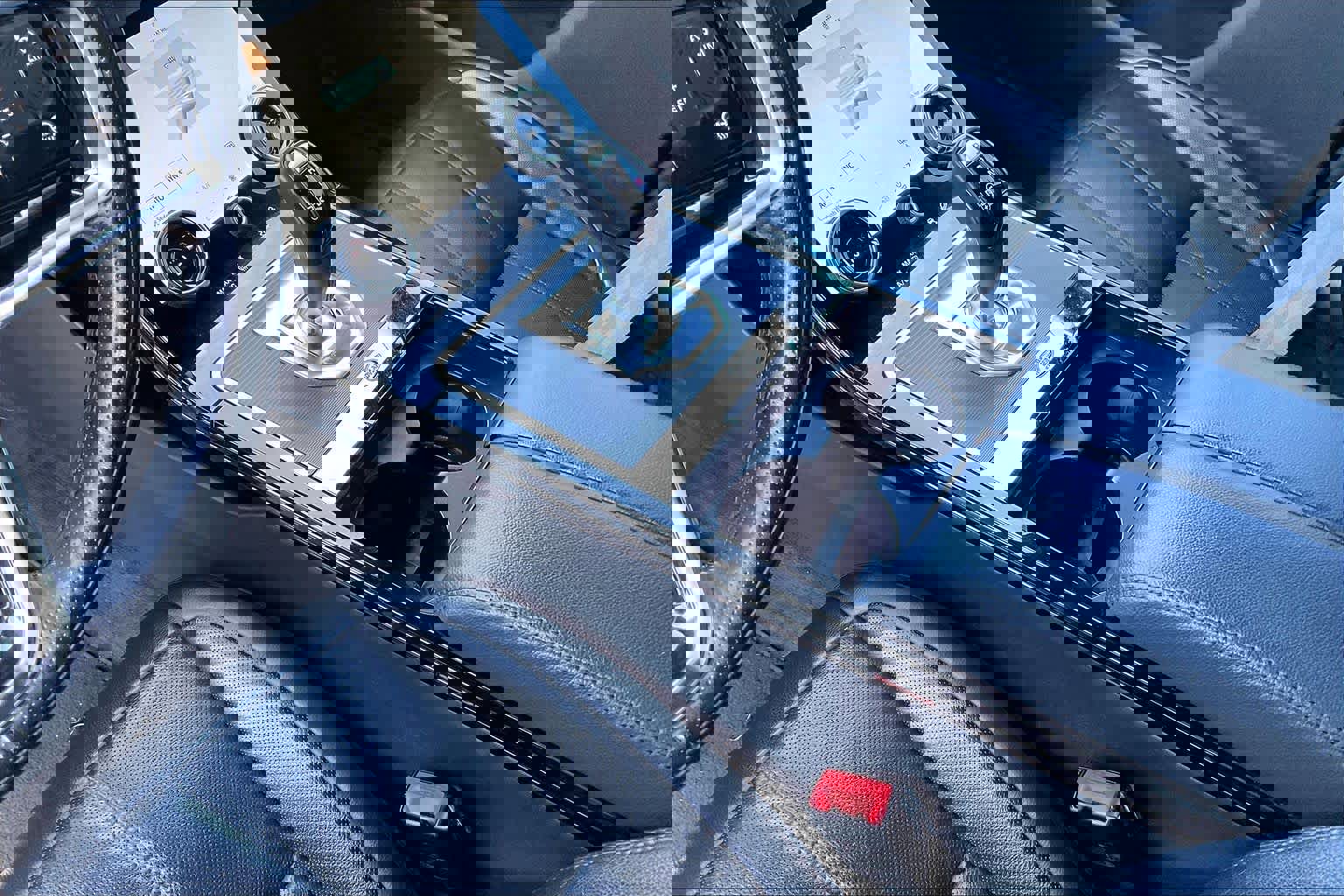 Used 2021 Land Rover Range Rover Evoque R-Dynamic SE image 16