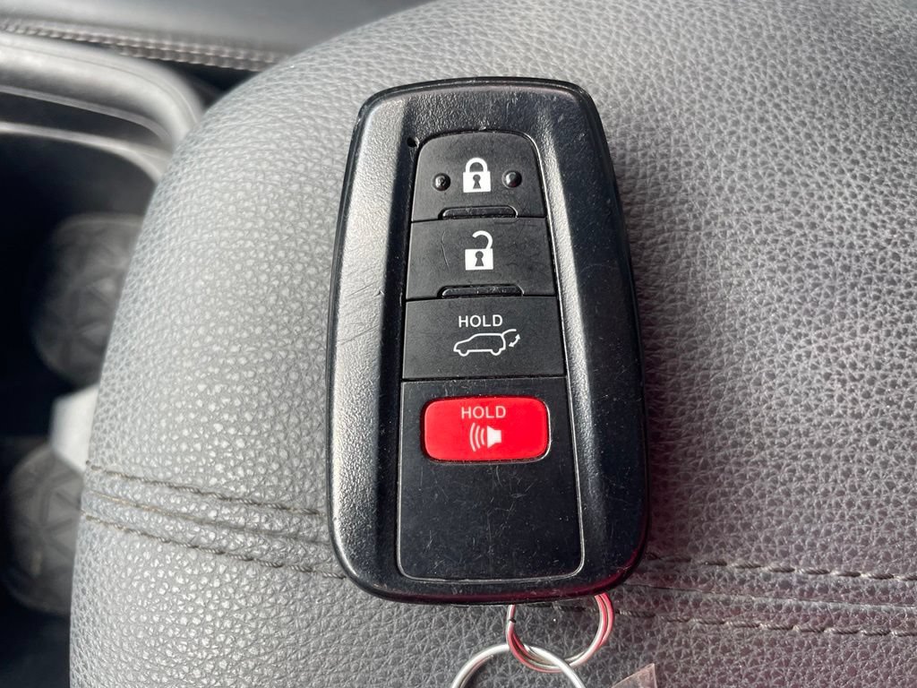 Used 2021 Toyota RAV4 XLE Premium FWD image 18