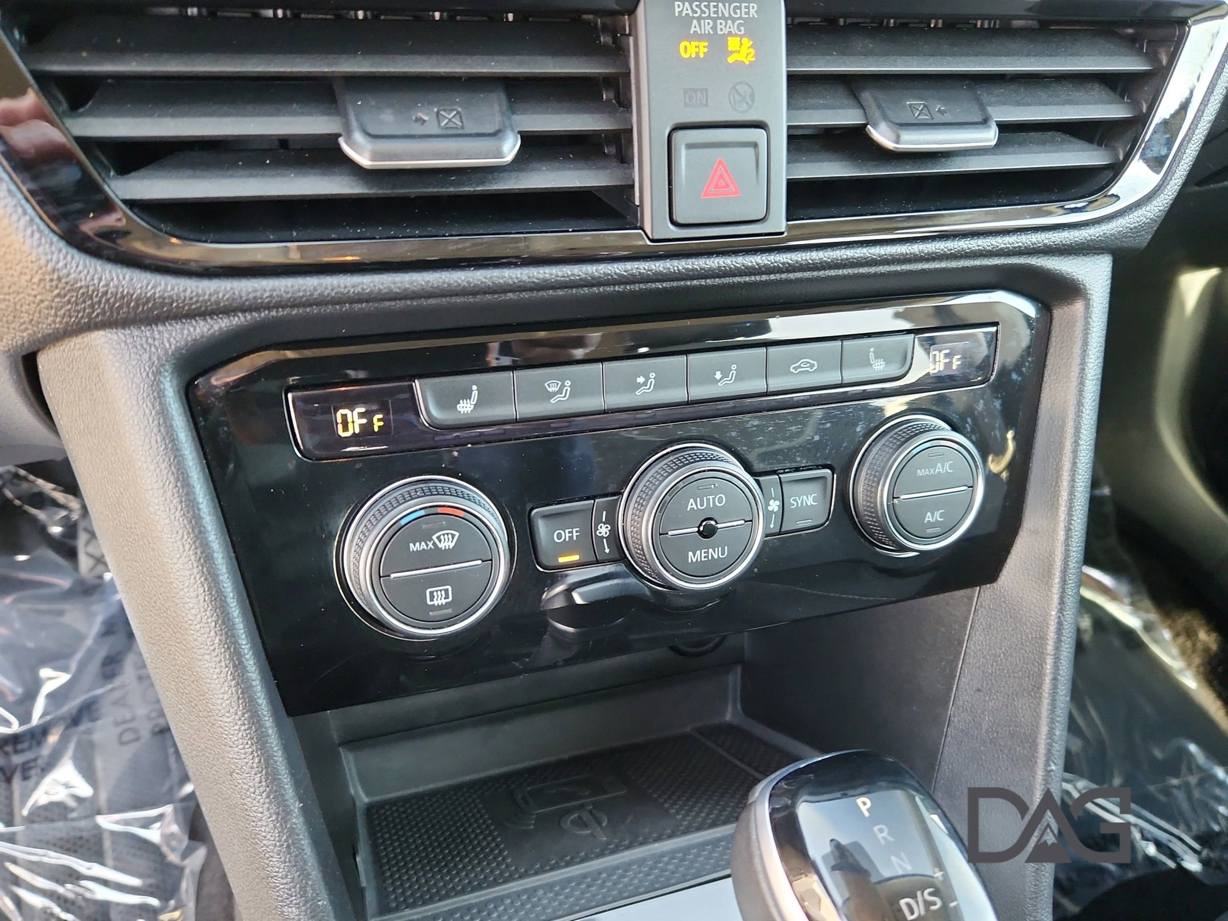 Used 2024 Volkswagen Taos SE image 33