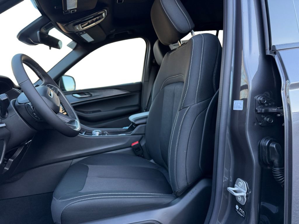 New 2025 Jeep Grand Cherokee Laredo X w/ Luxury Tech Group I image 9