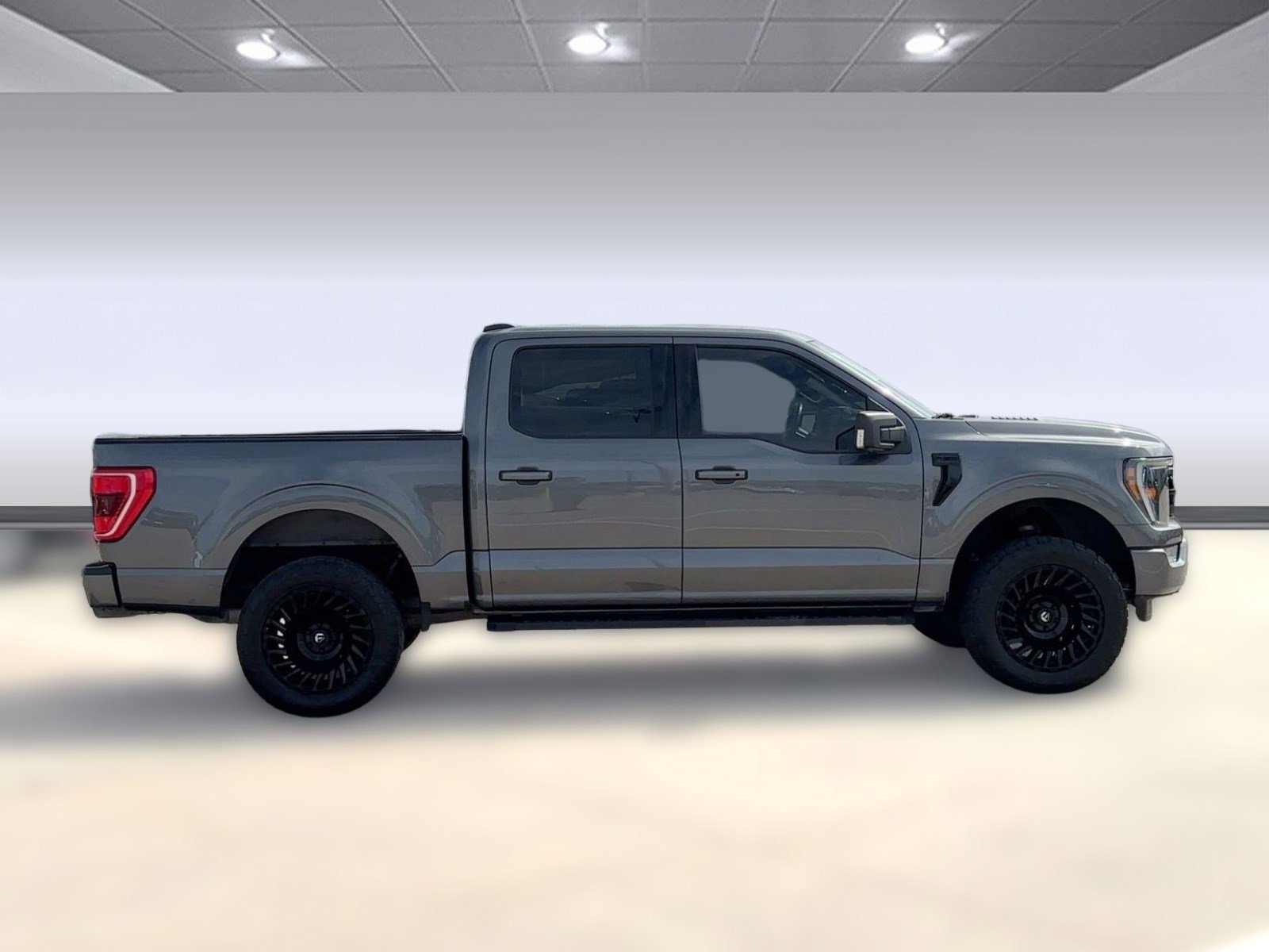 Used 2022 Ford F150 XLT w/ Equipment Group 302A High image 8