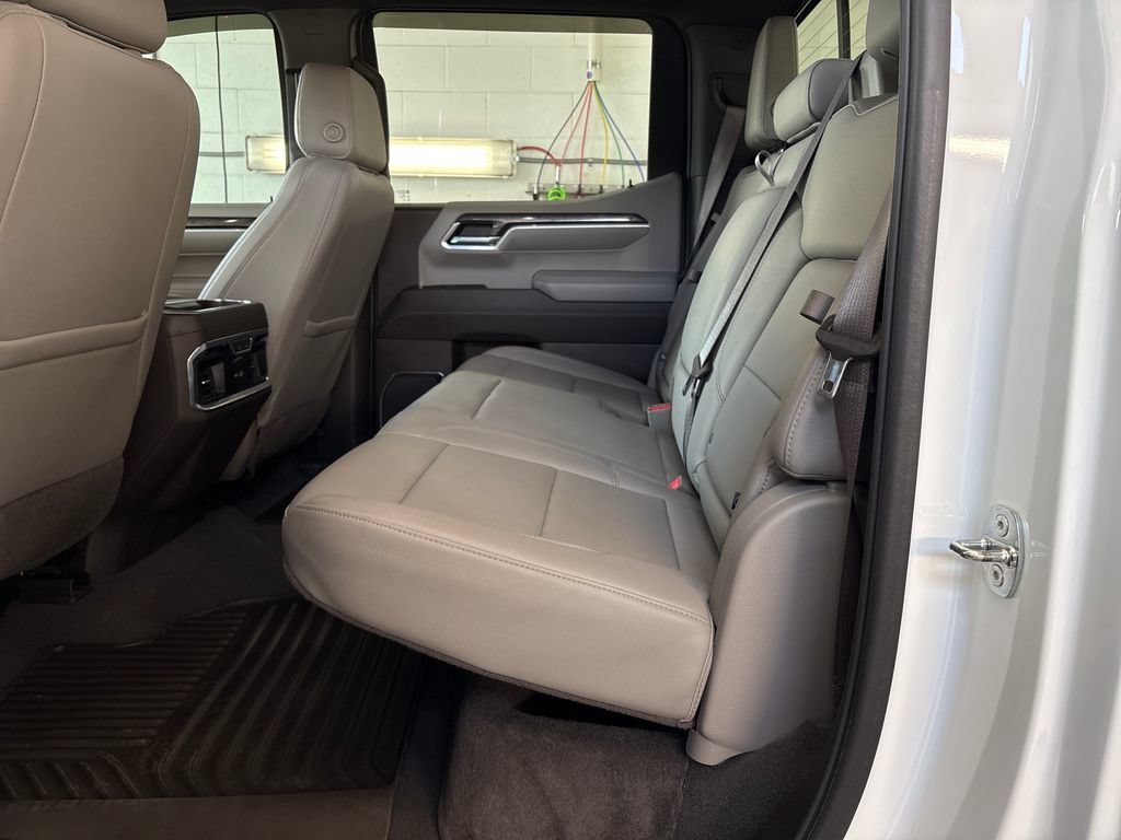Used 2022 Chevrolet Silverado 1500 LTZ w/ Technology Package AWD/4WD image 32