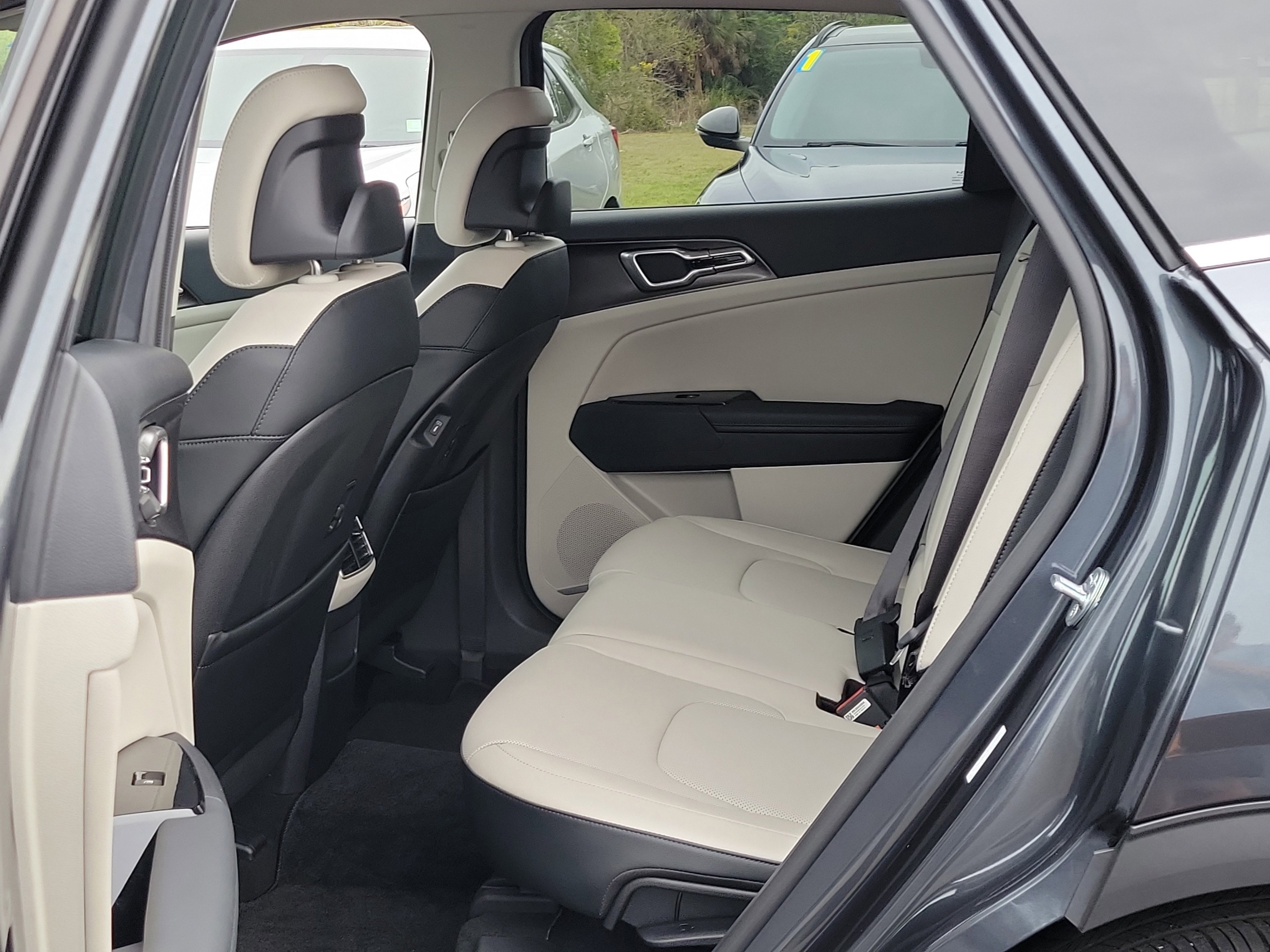 Used 2023 Kia Sportage EX image 14