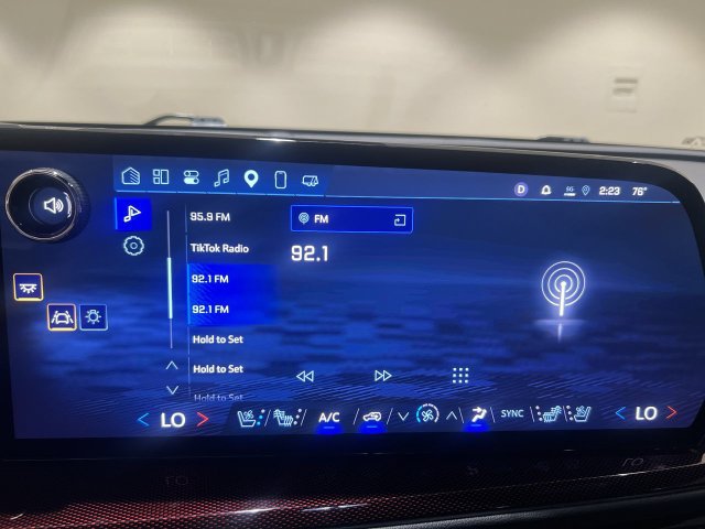 Used 2025 Chevrolet Traverse RS w/ LPO, Roadside Safety Package FWD image 12
