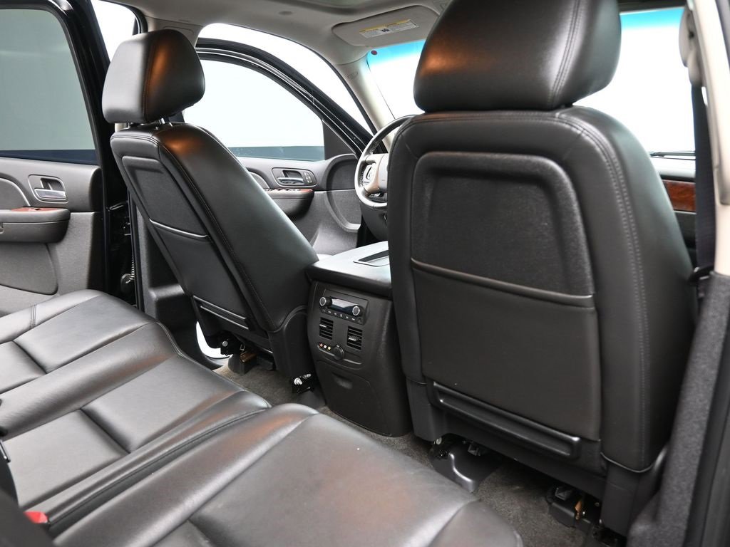 Used 2013 Chevrolet Avalanche LTZ image 24