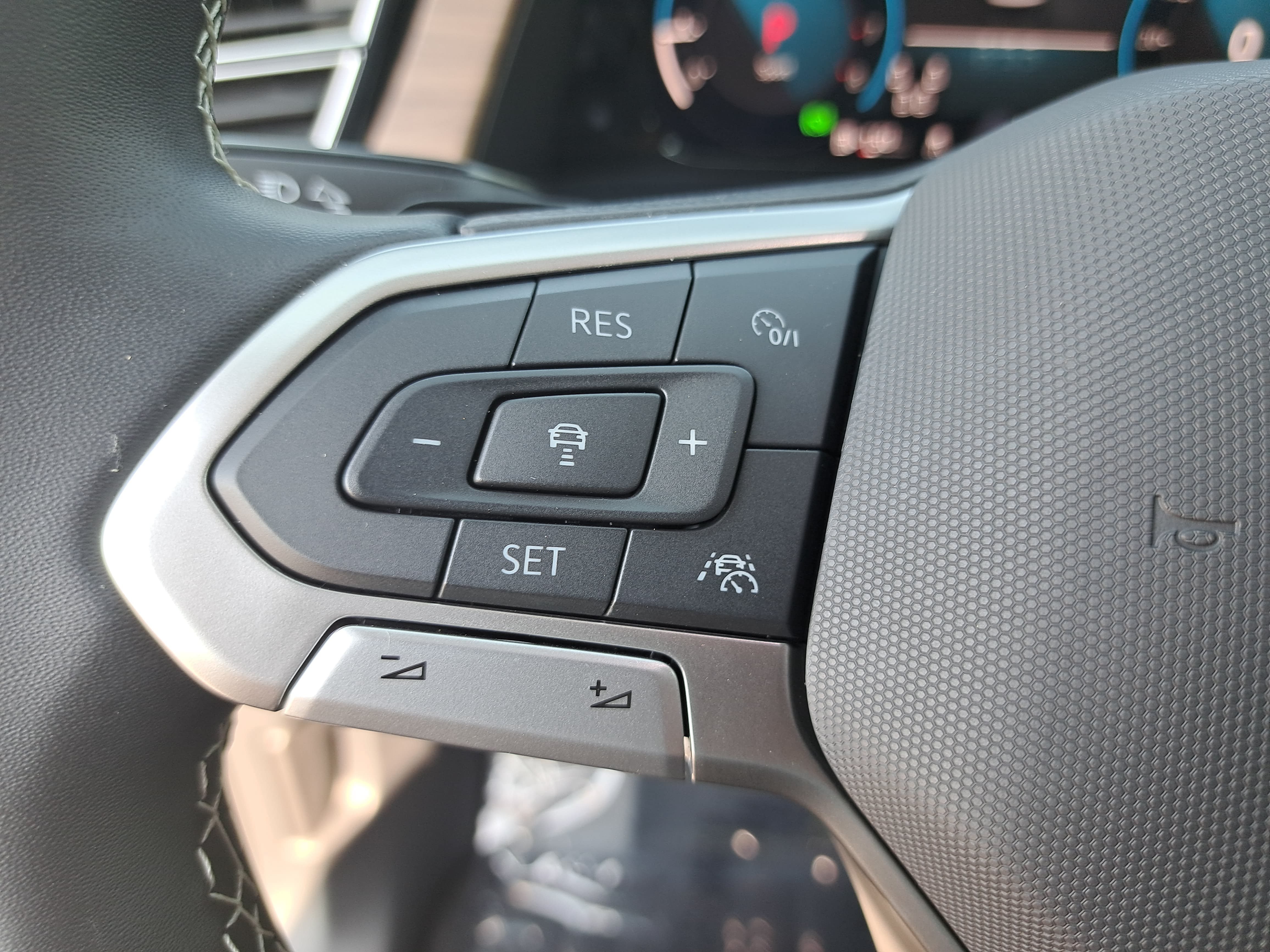 Used 2026 Volkswagen Atlas SE FWD image 18