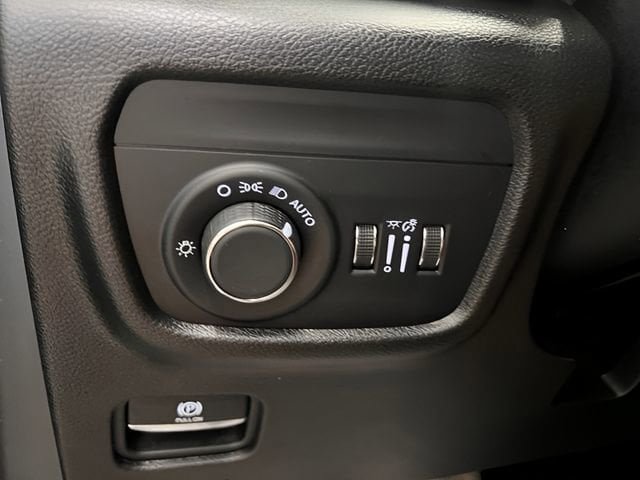 Used 2024 Jeep Grand Cherokee L Laredo AWD/4WD image 18