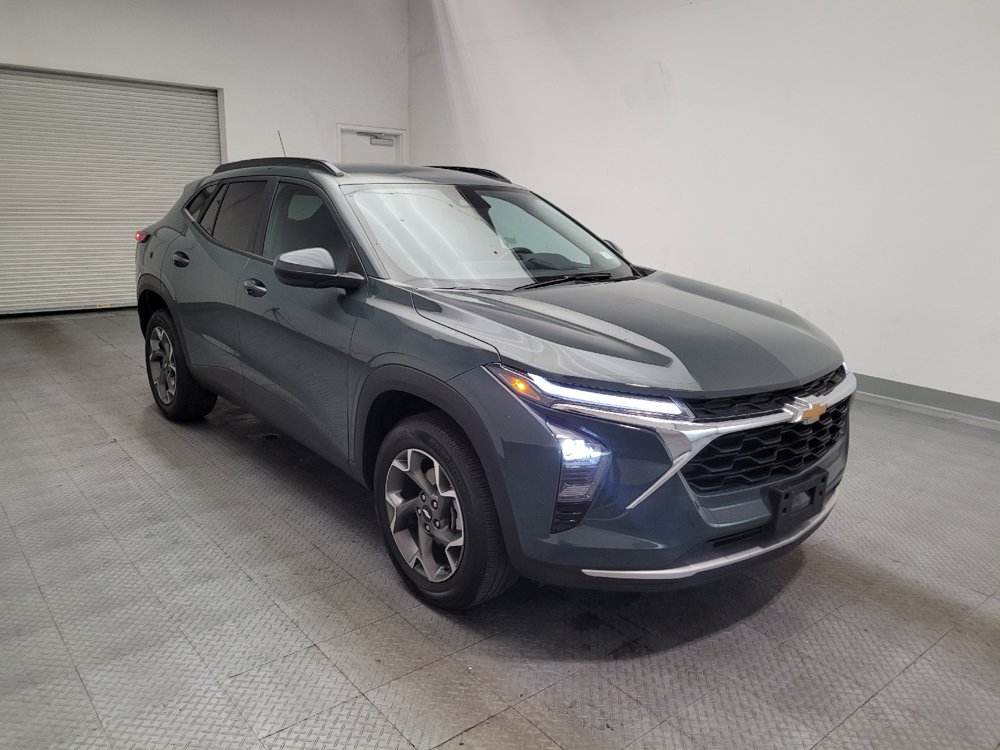 Used 2025 Chevrolet Trax LT w/ LT Convenience Package FWD image 13
