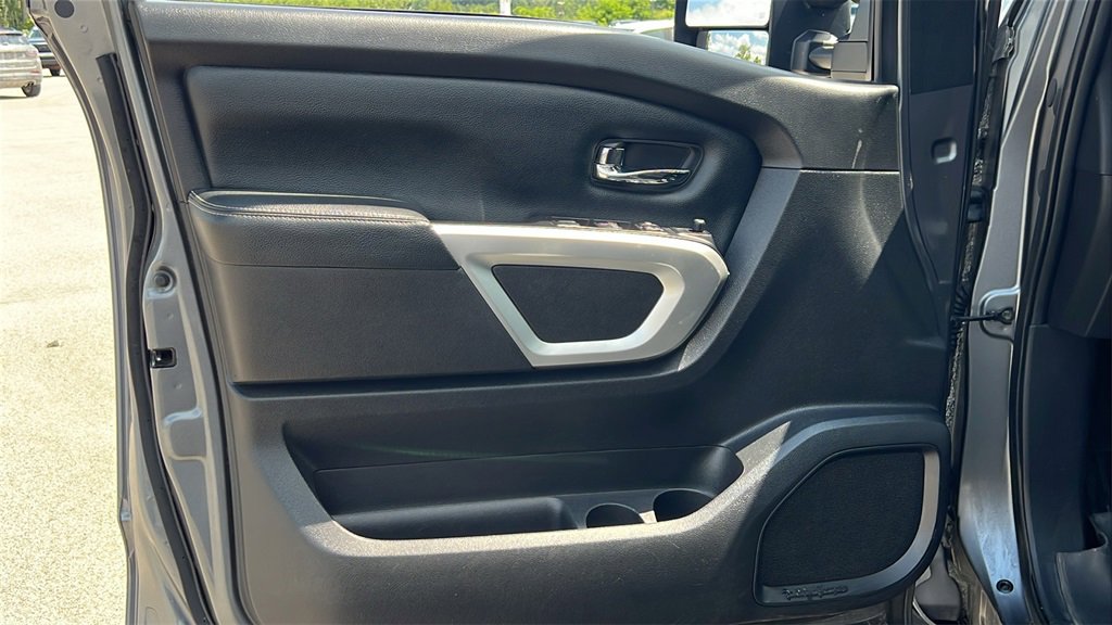 Used 2018 Nissan Titan PRO-4X image 9