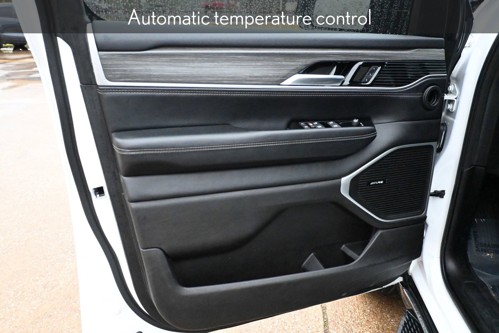 Used 2024 Jeep Wagoneer Series III image 7