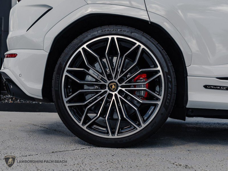 Used 2025 Lamborghini Urus SE image 36