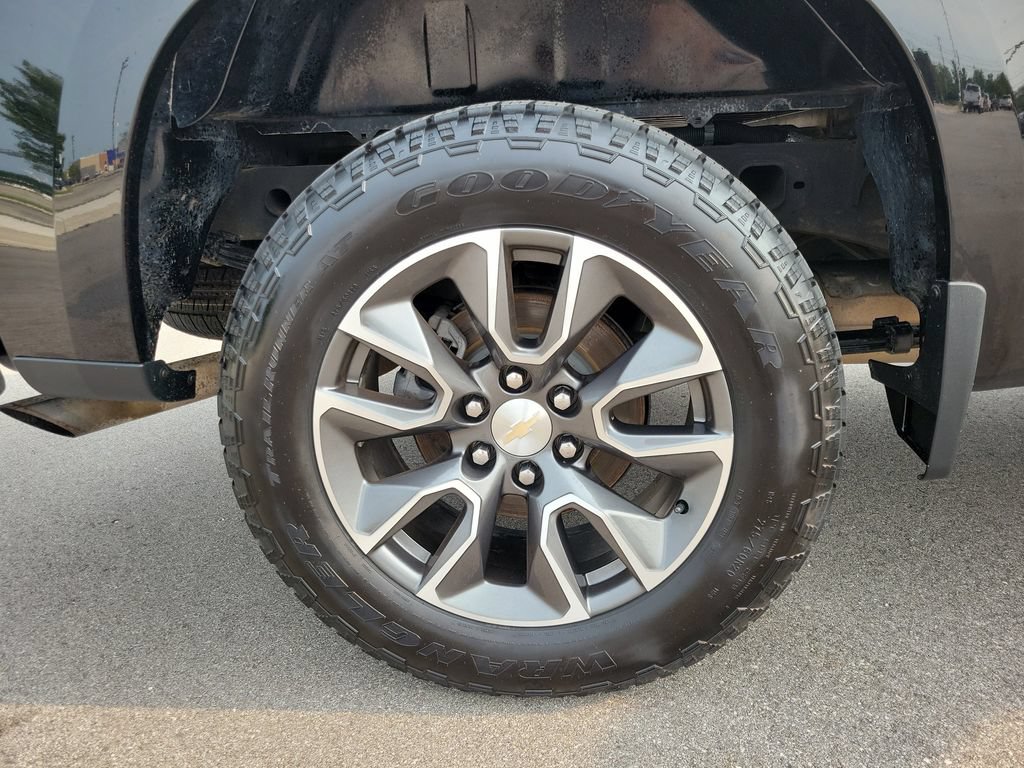Used 2022 Chevrolet Silverado 1500 LT AWD/4WD image 5