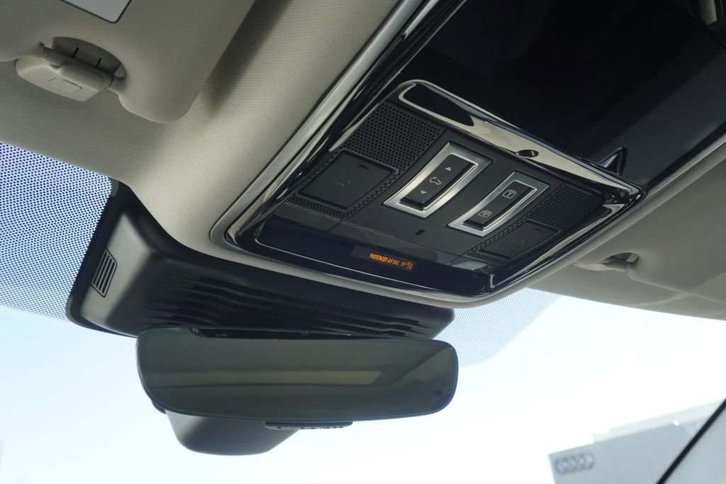 Used 2025 Land Rover Range Rover Velar S image 16