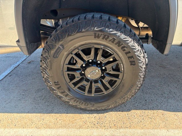 Used 2026 Chevrolet Silverado 2500 ZR2 w/ LPO, Dark Essentials Package AWD/4WD image 9