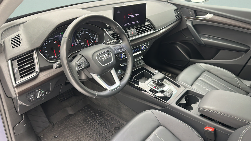 Used 2023 Audi Q5 2.0T Premium w/ Convenience Package AWD/4WD image 12