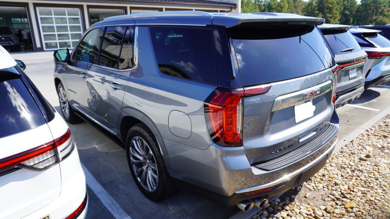 Used 2022 GMC Yukon Denali w/ Denali Premium Package AWD/4WD image 8