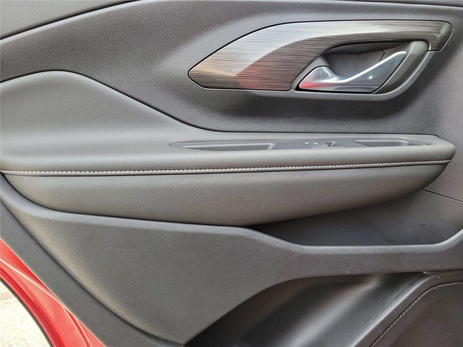 Used 2023 GMC Terrain SLE w/ Driver Convenience Package image 15