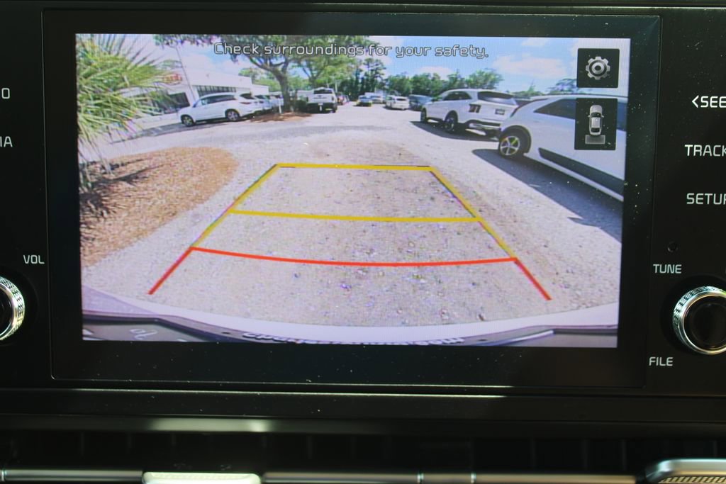Used 2022 Kia Carnival LX FWD image 56