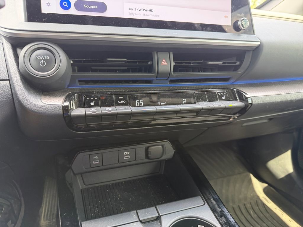 Used 2024 Toyota Prius XLE image 19