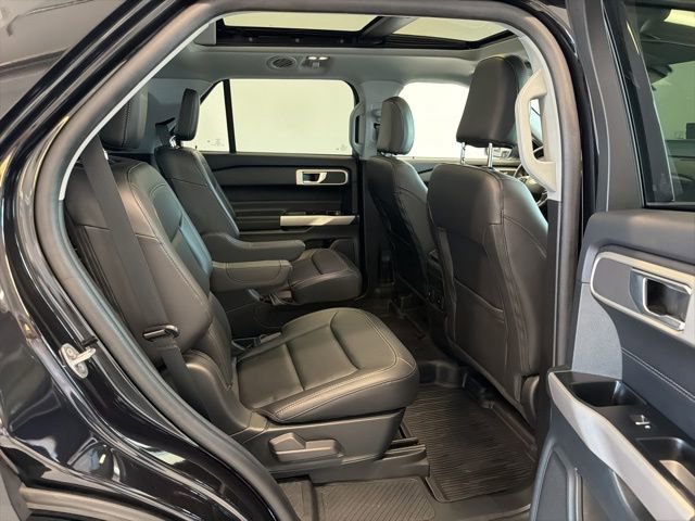 Used 2023 Ford Explorer XLT w/ Equipment Group 202A AWD/4WD image 39