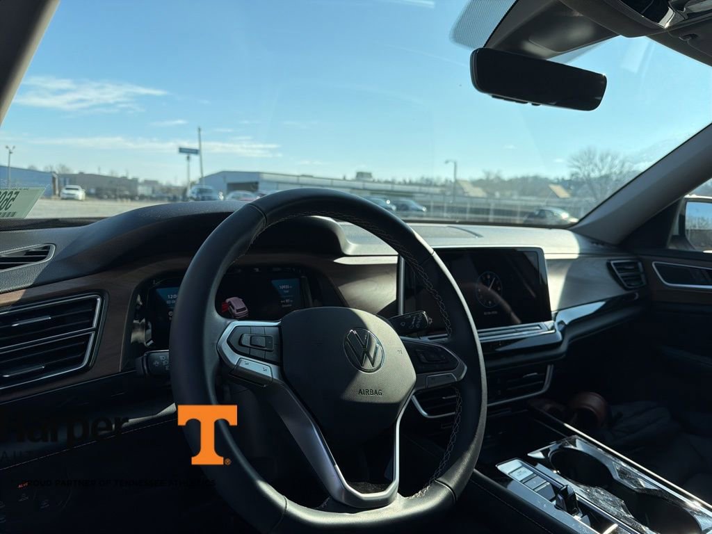 Used 2024 Volkswagen Atlas SE w/ Black Wheel Package image 14