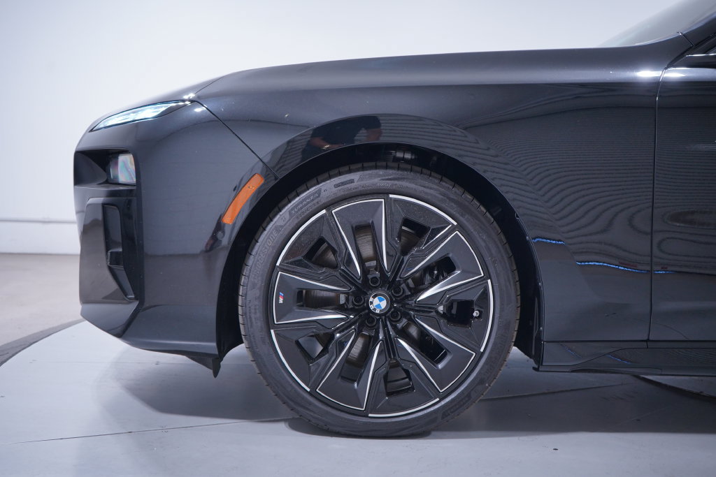 New 2026 BMW 760i xDrive w/ Executive Package AWD/4WD image 2