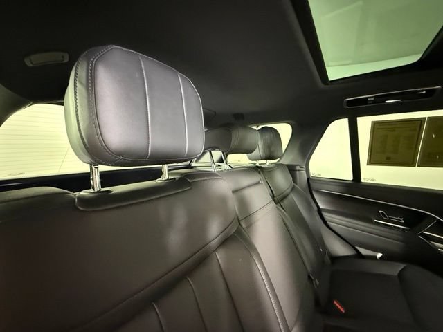 Used 2025 Land Rover Range Rover SE AWD/4WD image 31