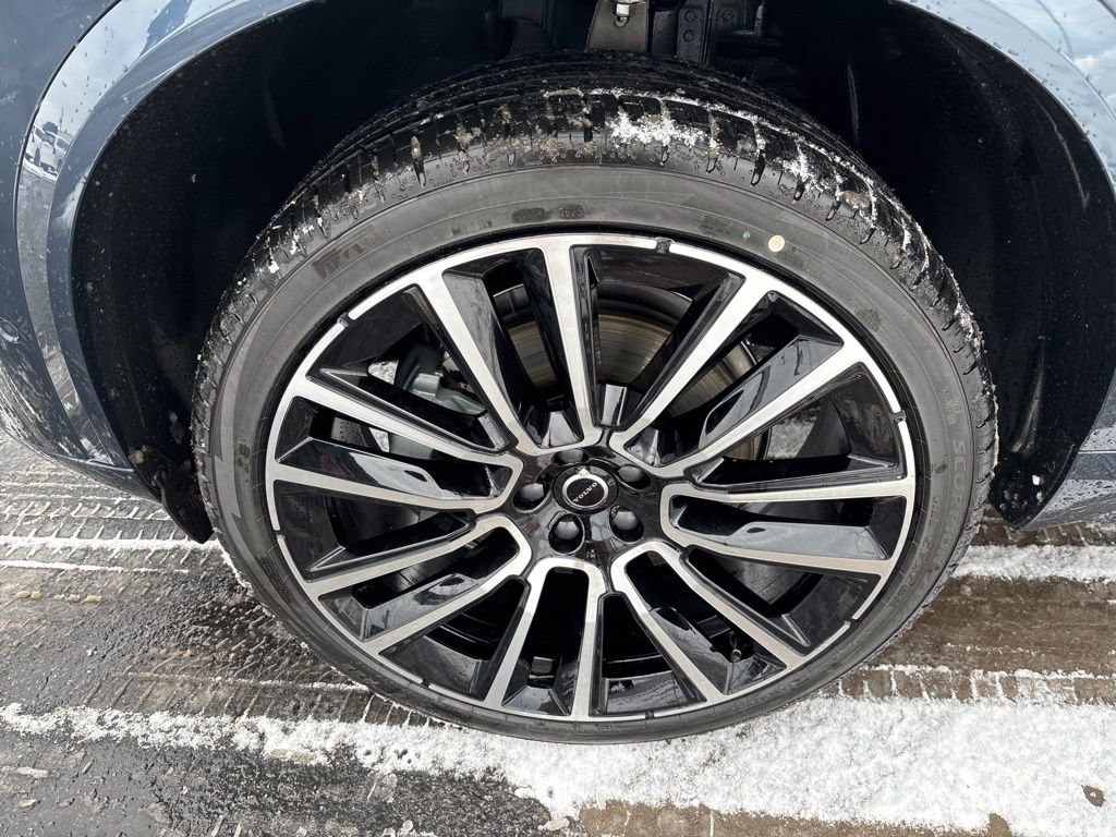 New 2026 Volvo XC90 B6 Plus w/ Protection Package Premier AWD/4WD image 13